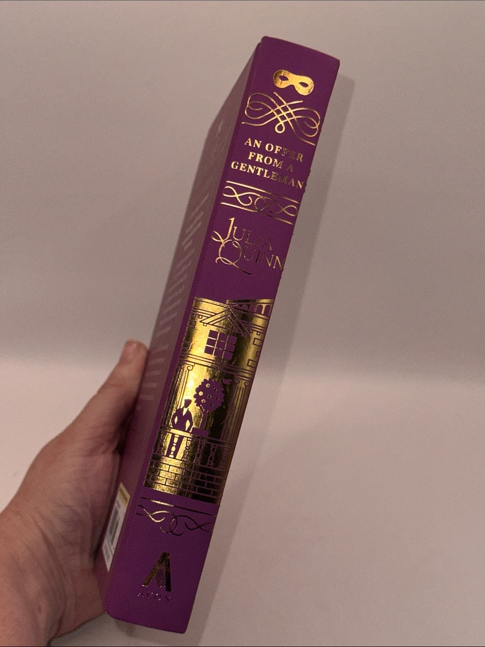 Bridgerton: An Offer from a Gentleman by Julia Quinn - Embellished hardcover - Picture 6 of 7